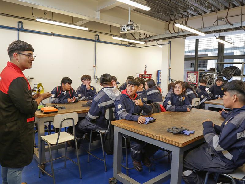 Estudiantes del Liceo Alcalde Sergio González Gutiérrez de Pozo Almonte, 45 jóvenes de la especialidad de Mecánica Automotriz finalizaron con éxito el programa de Alternancia en INACAP Iquique