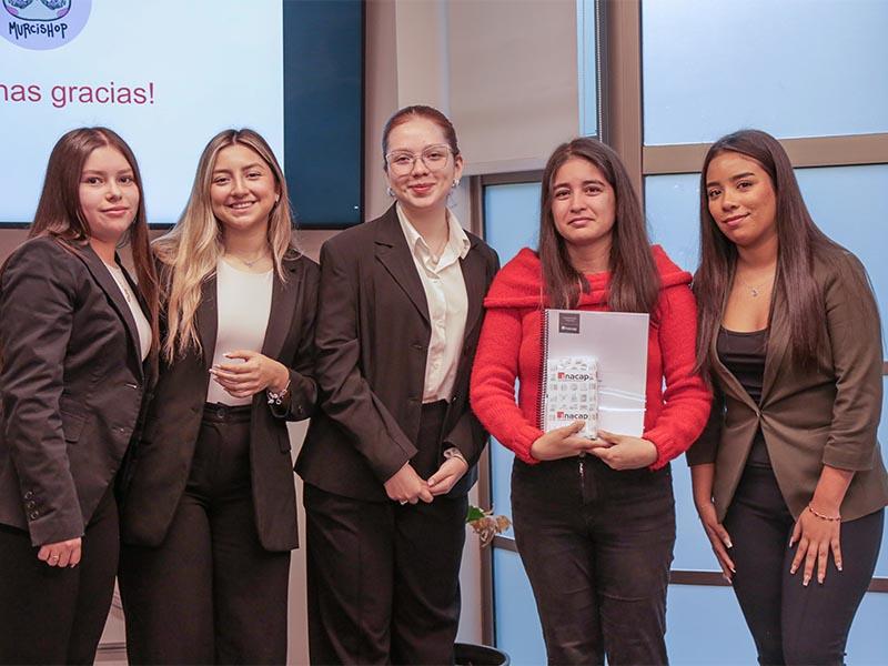 Estudiantes de Administración entregan asesorías reales a microempresas locales de Tarapacá