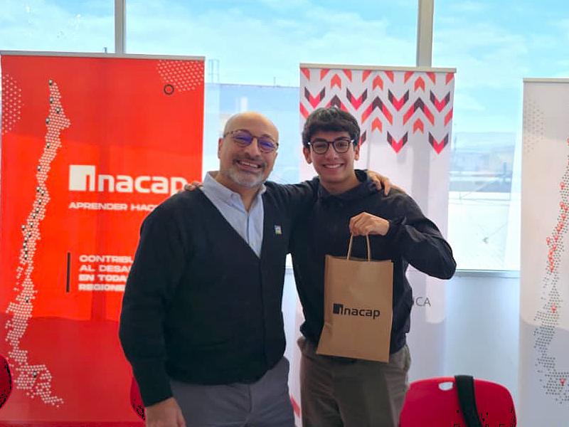 Estudiante reconocido con VRS
