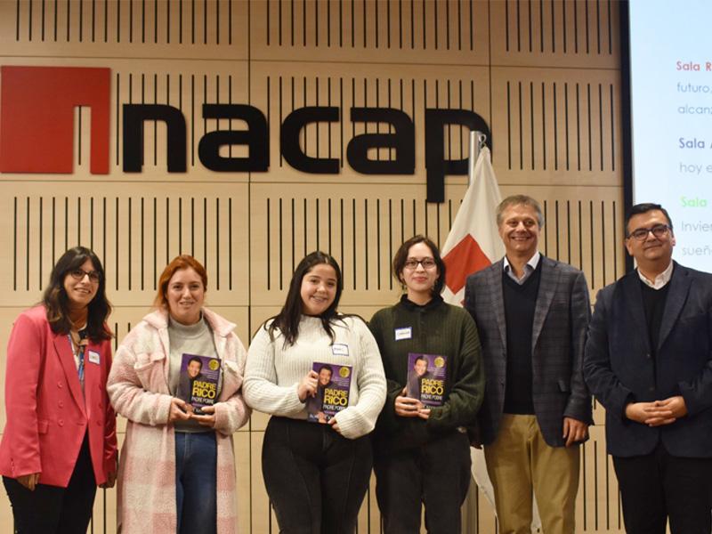 Estudiantes que recibieron premio del Banco Estado