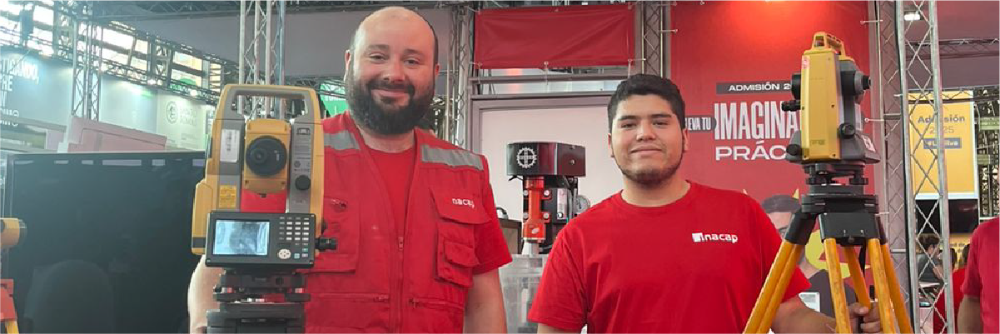 docentes INACAP y estudiantes en feria Estación Mapocho