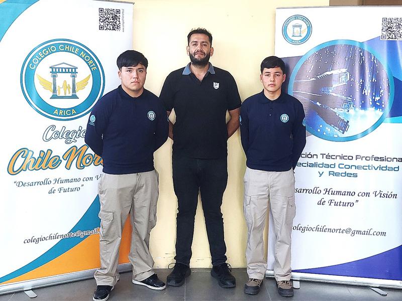 Estudiantes y docente del Colegio Chile Norte
