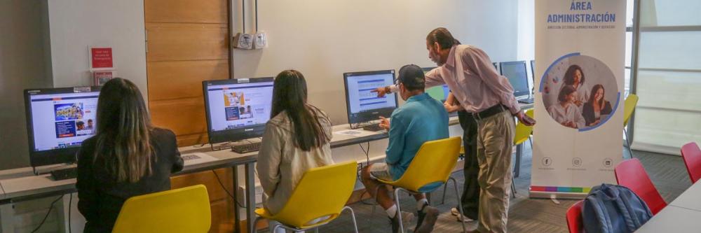 Estudiantes y docentes del Área Administración de INACAP Sede Iquique participaron en la Operación Renta 2025