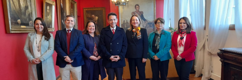 Integrantes de Vertebral Capítulo Regional Coquimbo en compañía del Gobernador de la región de Coquimbo
