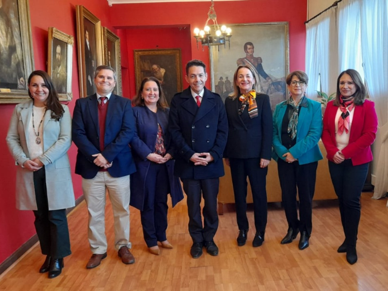 Integrantes de Vertebral Capítulo Regional Coquimbo en compañía del Gobernador de la región de Coquimbo