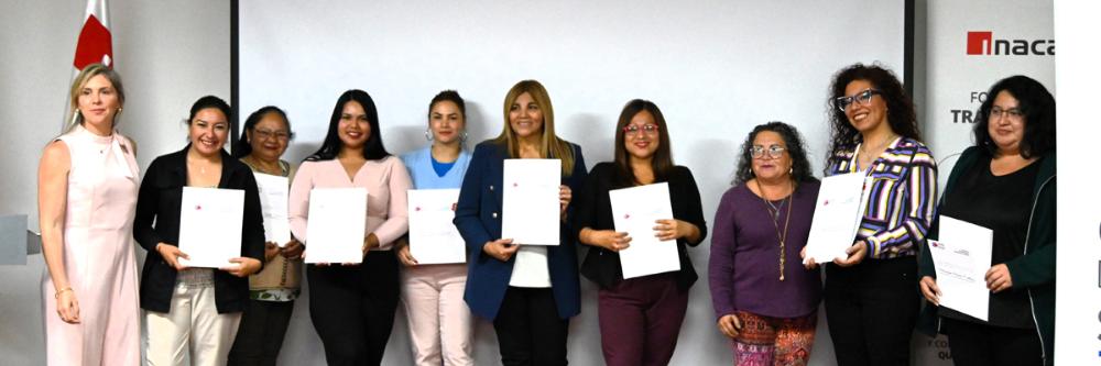 Grupo de mujeres certificadas en Comercialización Digital en Escuela de Fortalecimiento Empresarial Femenino