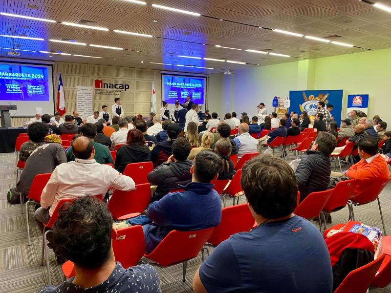 ceremonia de premiación en auditorio Talca